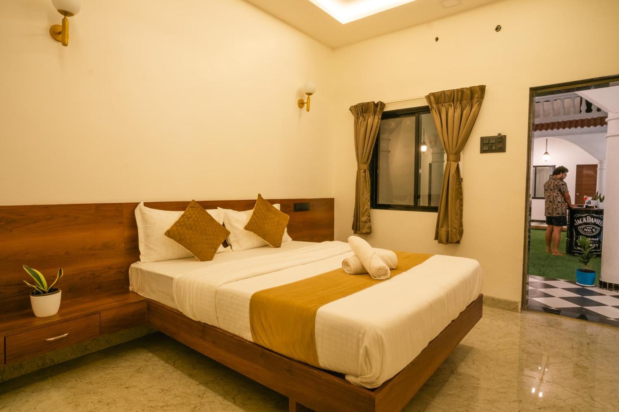 Sapphire Mansion Hotel Алибаг Екстериор снимка