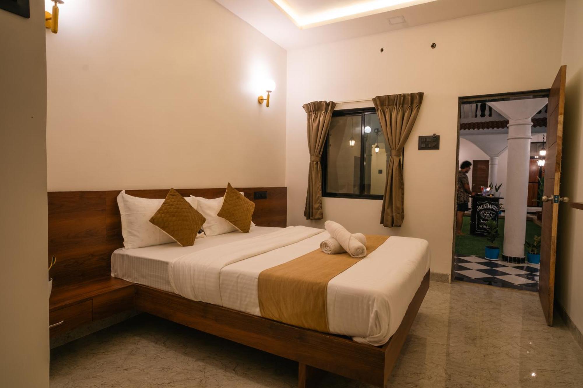 Sapphire Mansion Hotel Алибаг Екстериор снимка
