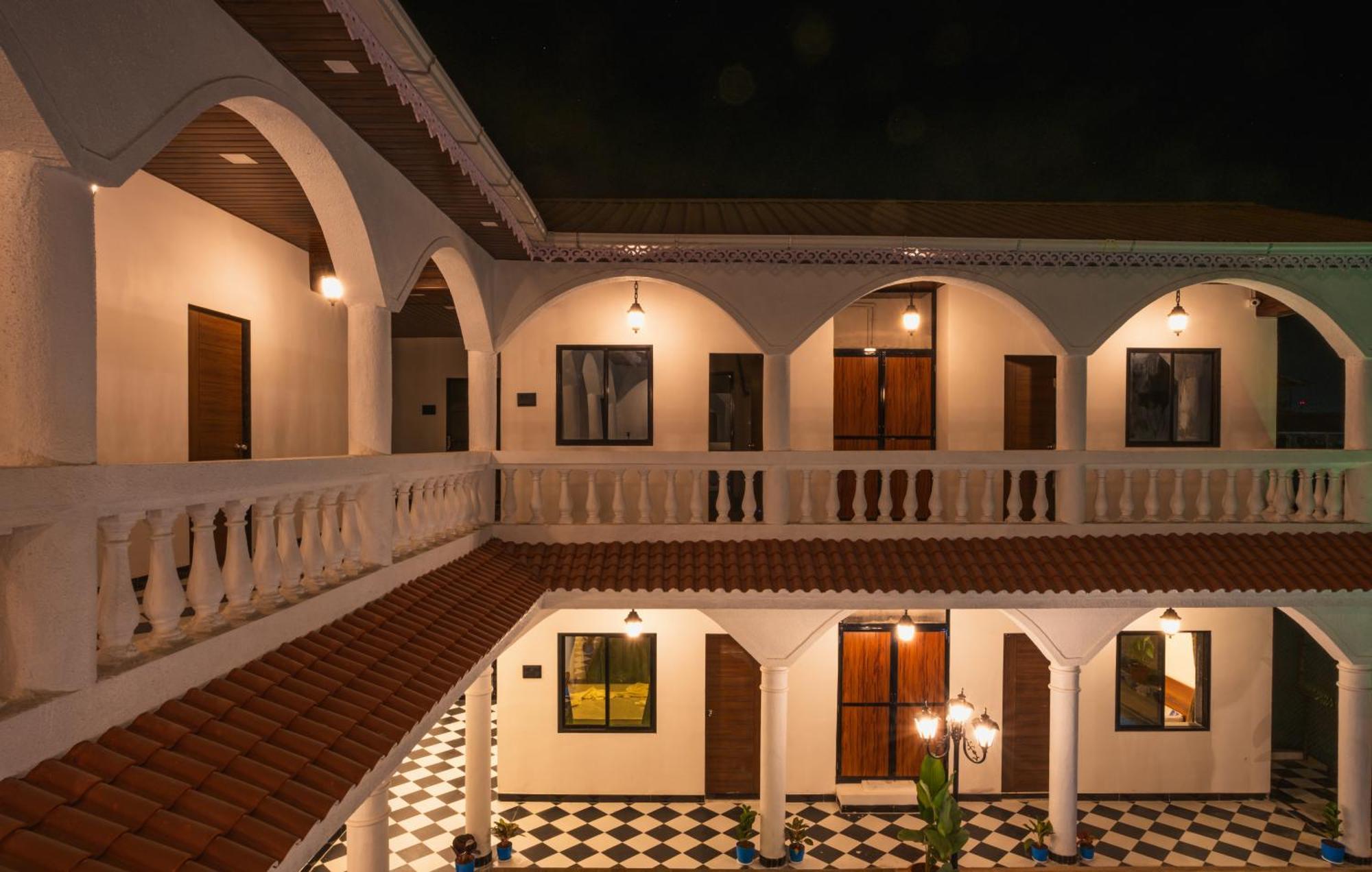 Sapphire Mansion Hotel Алибаг Екстериор снимка