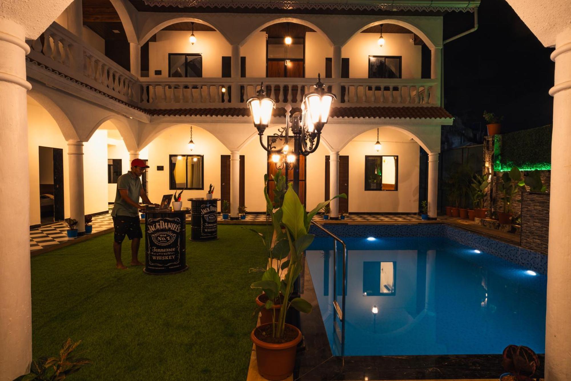 Sapphire Mansion Hotel Алибаг Екстериор снимка