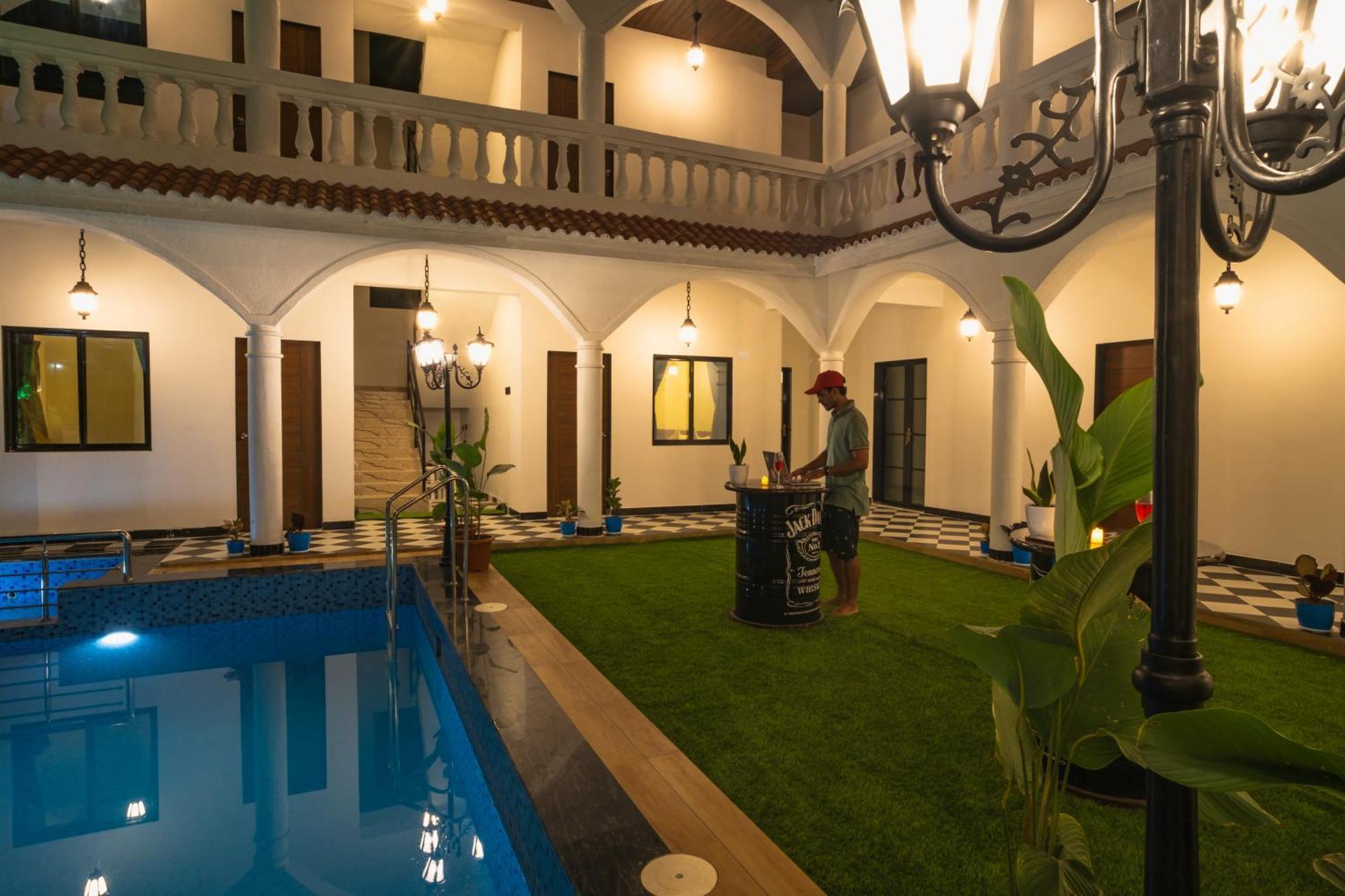 Sapphire Mansion Hotel Алибаг Екстериор снимка