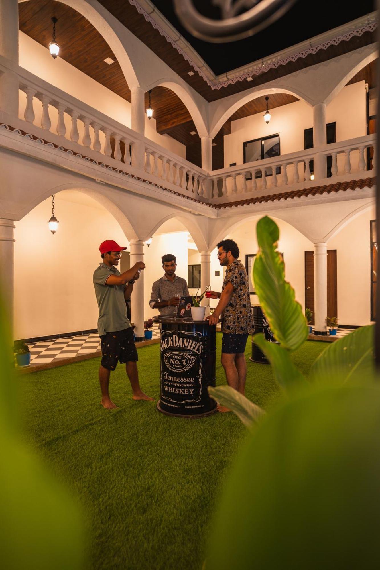 Sapphire Mansion Hotel Алибаг Екстериор снимка
