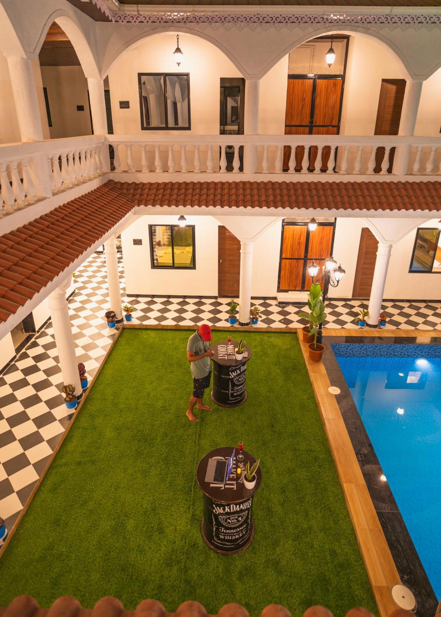 Sapphire Mansion Hotel Алибаг Екстериор снимка